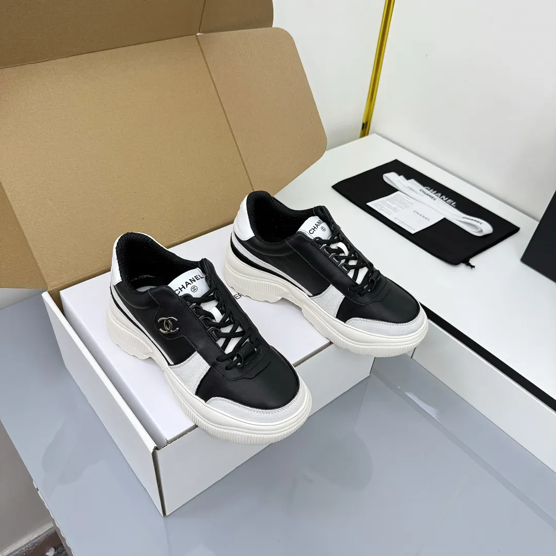 👟👟Ex-factory price 620👟👟 Chanel bread shoes ~ original calfskin panda shoes Chanel 25C latest hot style panda black and white sports shoes casual sneakers Xiaoxiang hot item classic black and white panda color coco girls must pay Fabric: original custom mixed sheepskin lining: original imported breathable mesh lining outsole: Original molded rubber + TPU combination Size: Women's 35-41